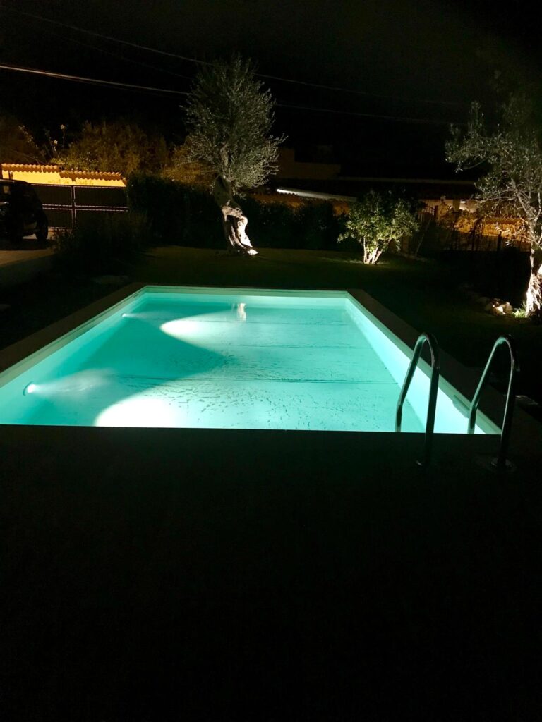 Piscina del Baglio del Picchio di notte