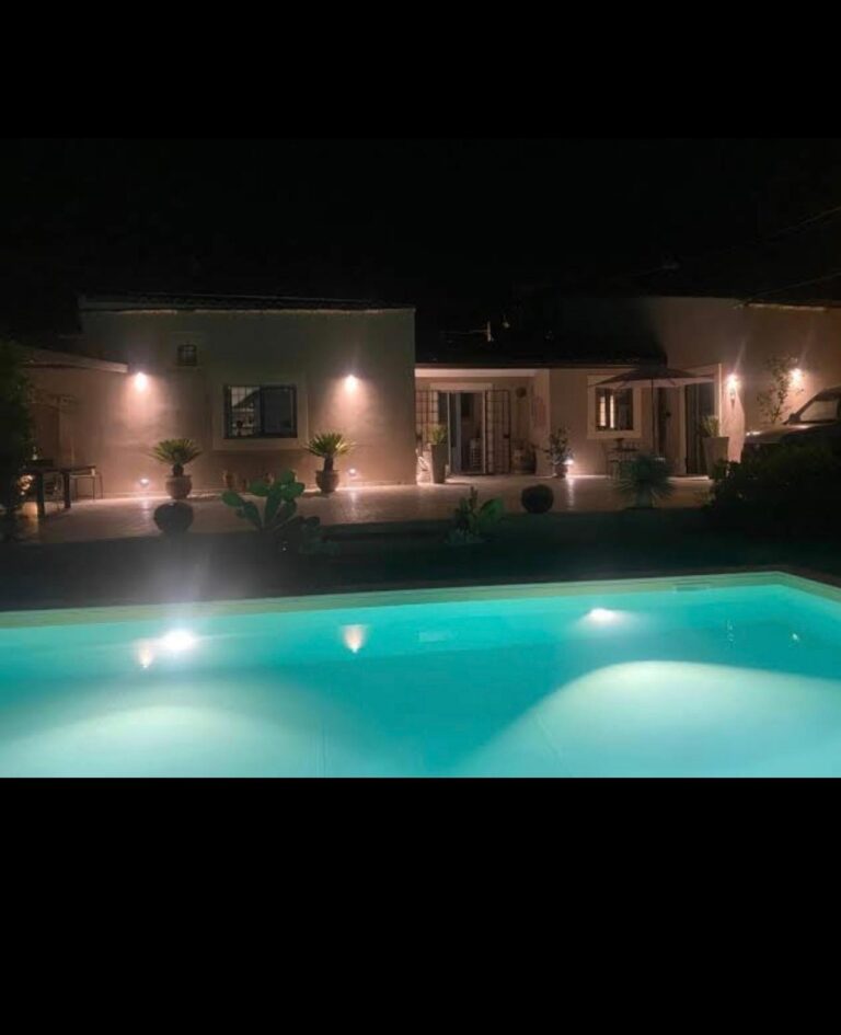 Esterno di notte del Baglio del Picchio